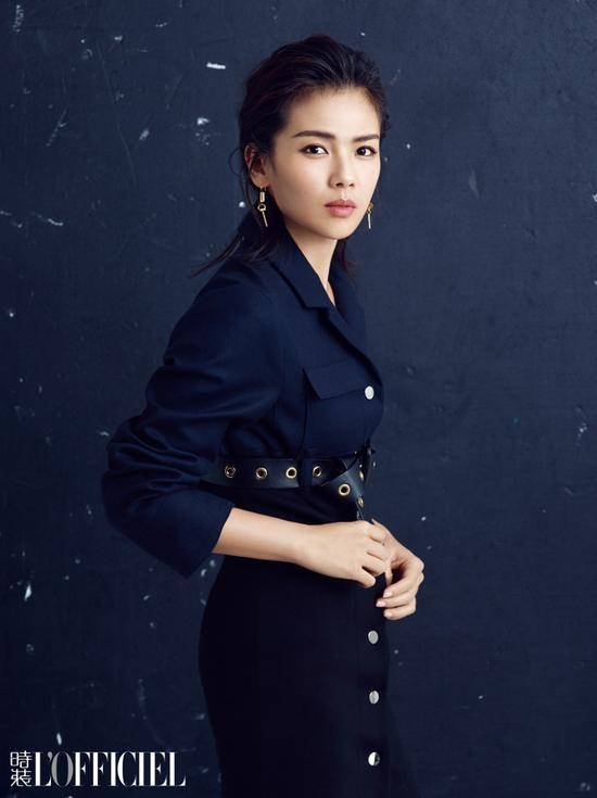 刘涛杂志封面曝光 简约干练显&ldquo;总攻&rdquo;魅力