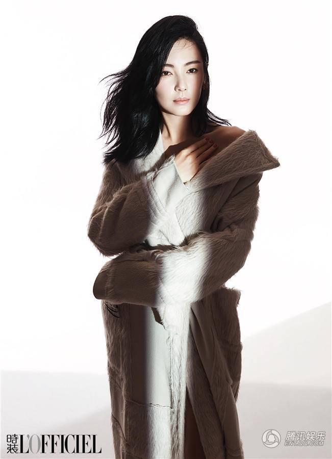 张雨绮登杂志开年封面照 简约造型点出灵动气息