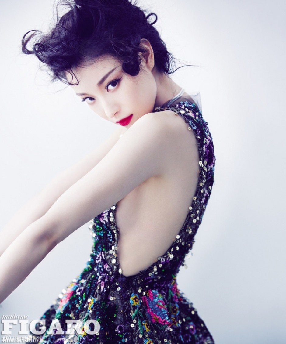 倪妮性感造型登杂志封面 红唇雪肌显美艳风情