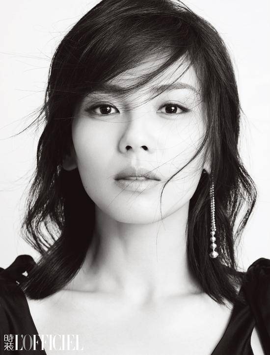 刘涛杂志封面曝光 简约干练显&ldquo;总攻&rdquo;魅力