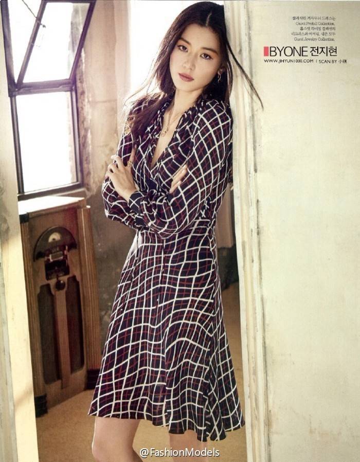 全智贤杂志封面大片公开 气质出众长腿美艳