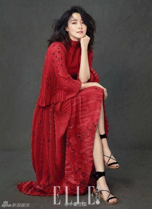 李英爱杂志封面写真曝光 优雅端庄仙气足