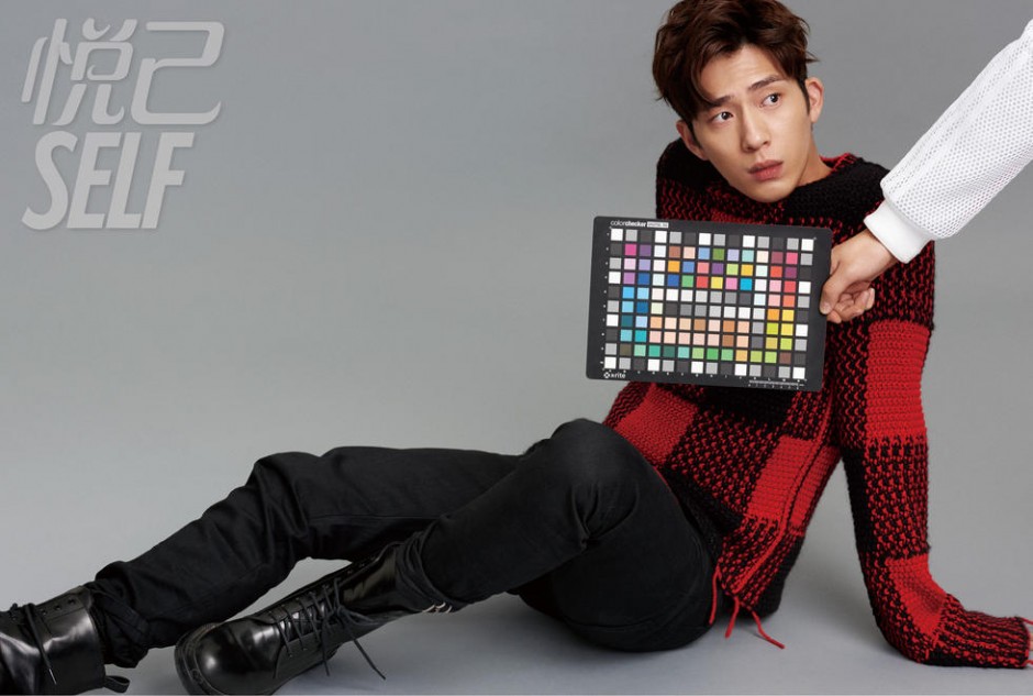 井柏然登《悦己》杂志十二月刊 从贵族绅士到俏皮少年