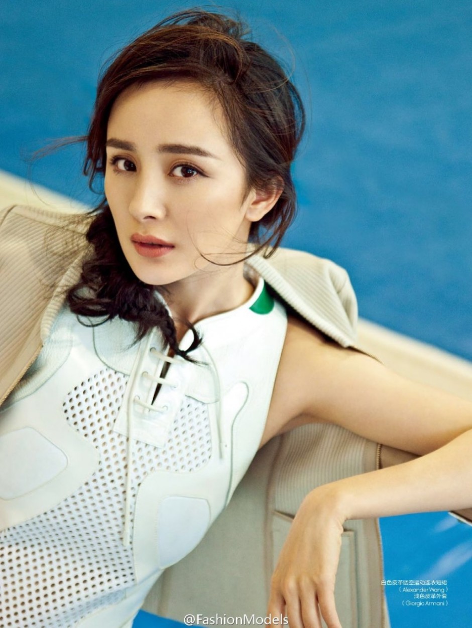 少女杨幂杂志大片曝光 俏皮可爱长腿迷人