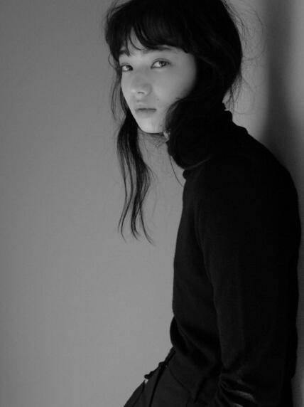 小松菜奈时尚杂志写真大片 性感妩媚展现的淋漓尽致