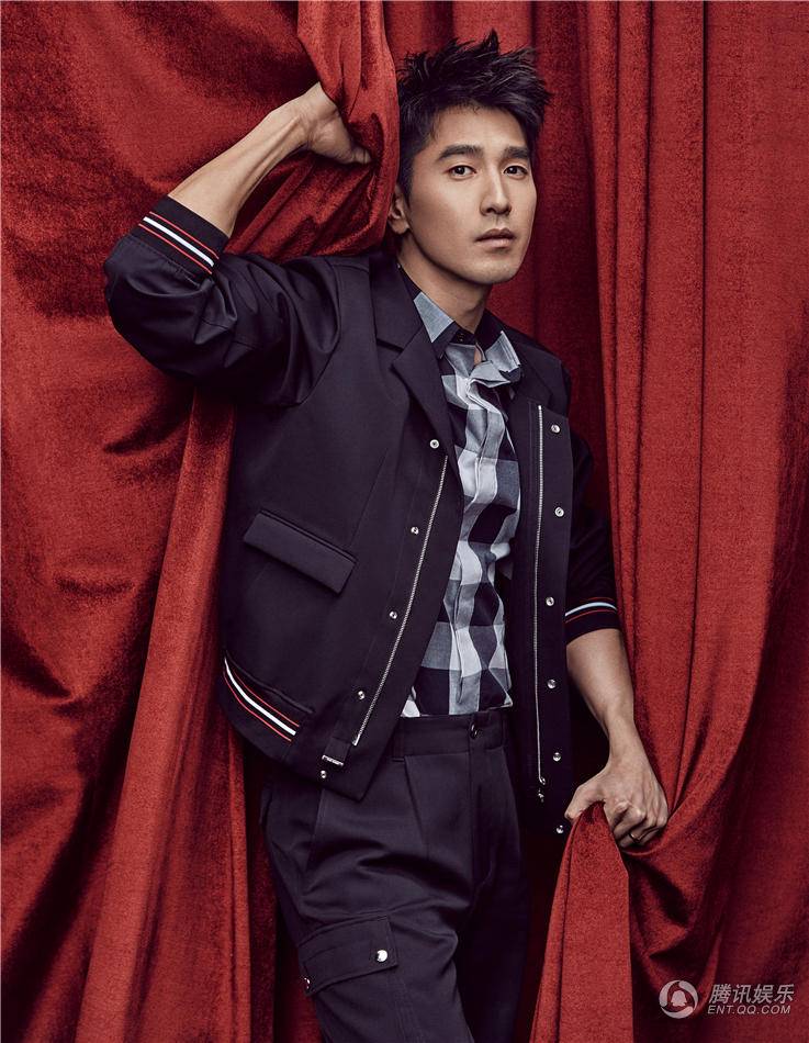 赵又廷登杂志封面大片 鬼马搞怪展型男魅力