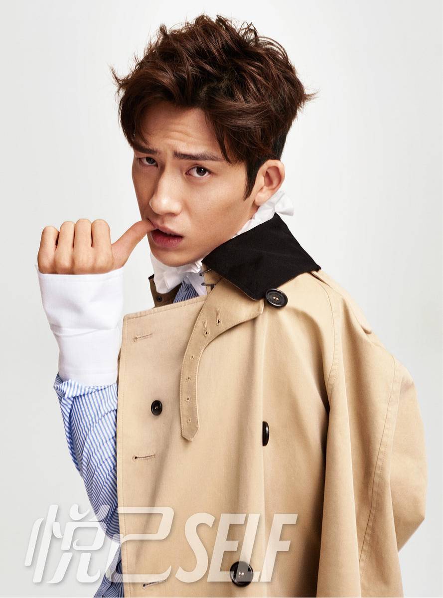 井柏然登《悦己》杂志十二月刊 从贵族绅士到俏皮少年