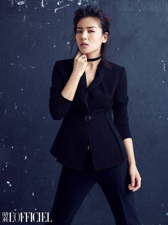 刘涛杂志封面曝光 简约干练显&ldquo;总攻&rdquo;魅力