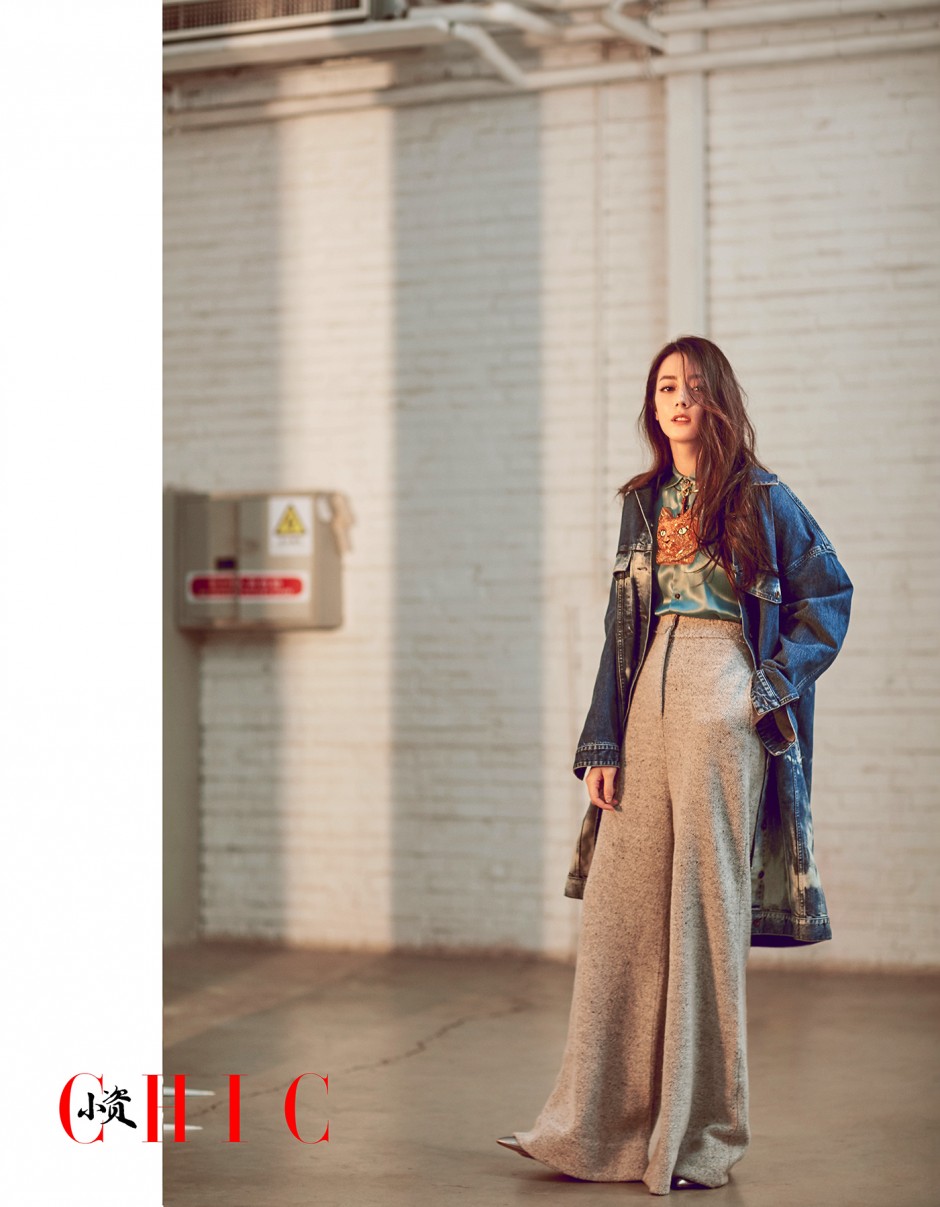 迪丽热巴登杂志封面 多种风格变换显率真