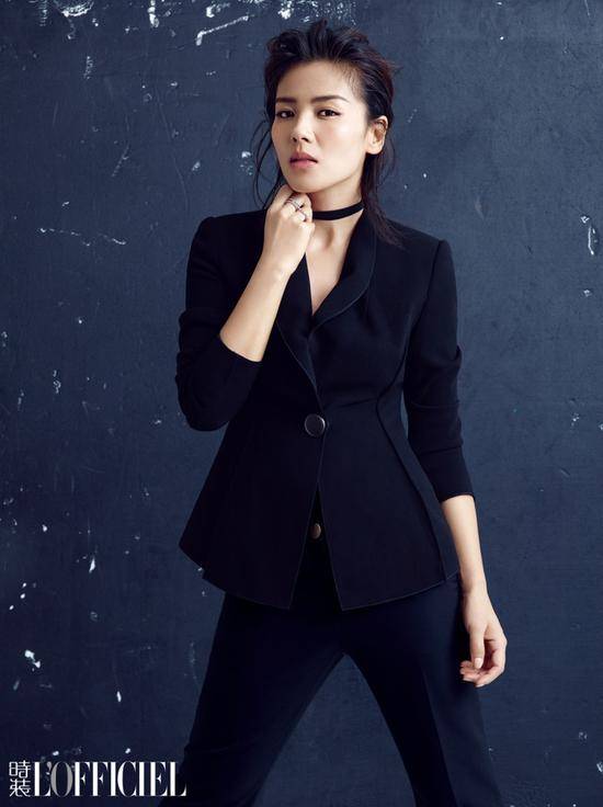 刘涛杂志封面曝光 简约干练显&ldquo;总攻&rdquo;魅力