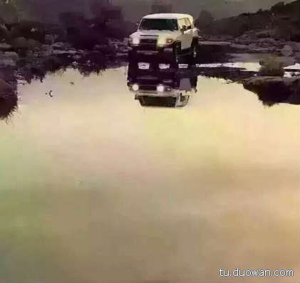 邪恶内涵图片之你第一眼是先看哪里？