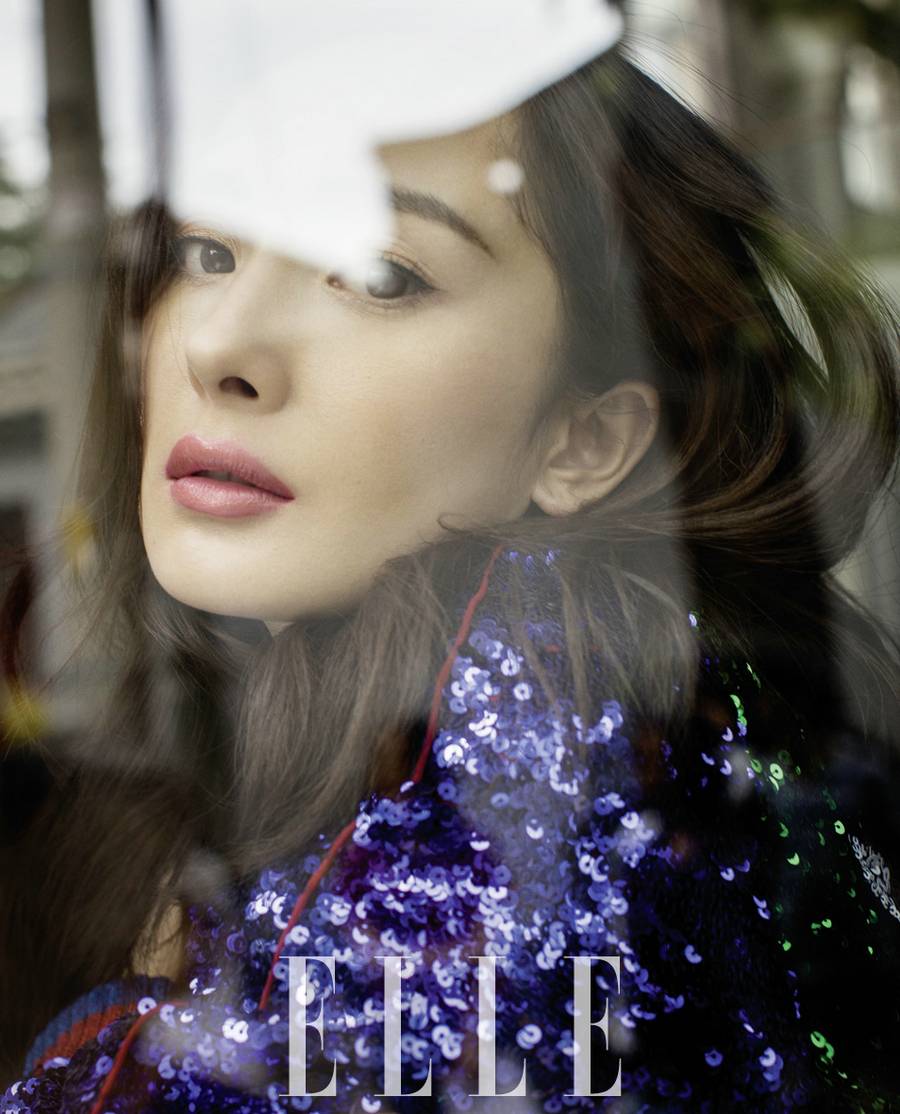 杨幂时尚封面大片 红唇绿袄好妖艳