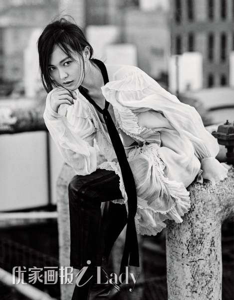 唐嫣杂志封面照曝光 变身复古摩登女郎
