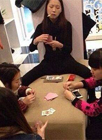 这样的女汉子反正我见到就怕了！