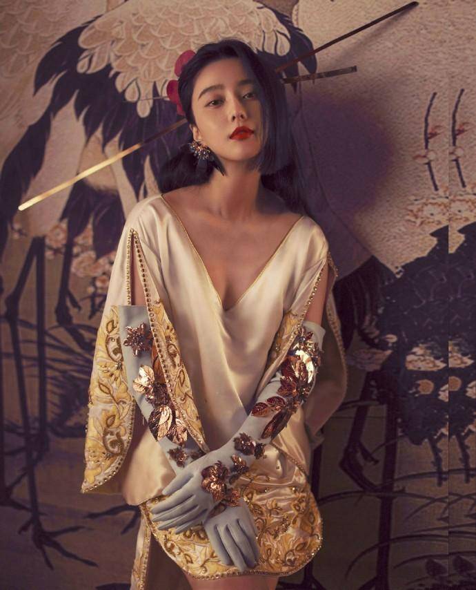 范冰冰最新杂志大片 红唇美背妩媚妖娆