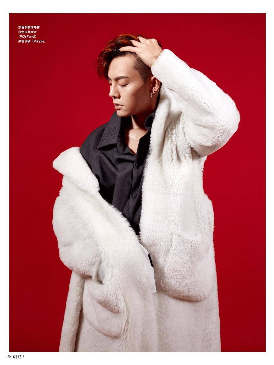 陈伟霆最新杂志封面图片 痞帅气质眼神深邃撩人