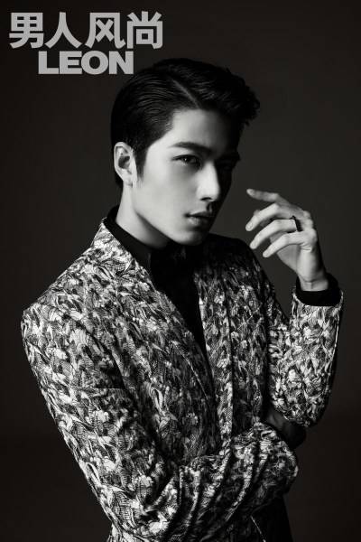 陈学冬杂志黑白复古大片 化身名门&ldquo;贵公子&rdquo;