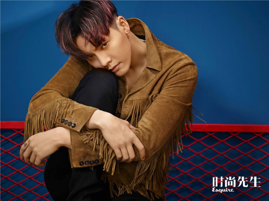陈伟霆最新杂志封面图片 痞帅气质眼神深邃撩人