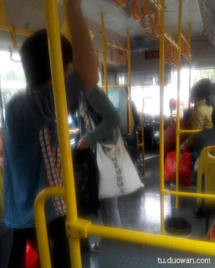 邪恶内涵图片之你第一眼是先看哪里？