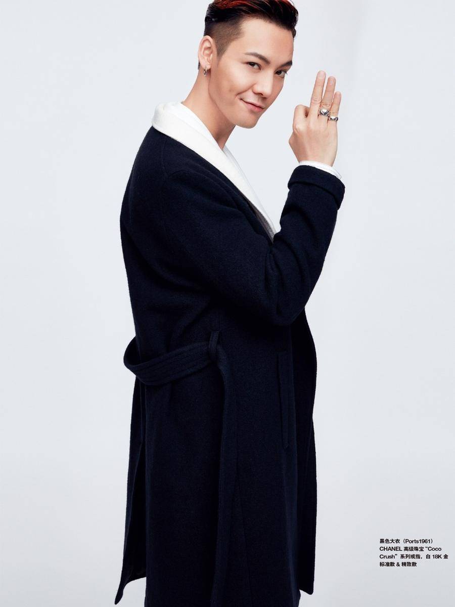 陈伟霆最新杂志封面图片 痞帅气质眼神深邃撩人