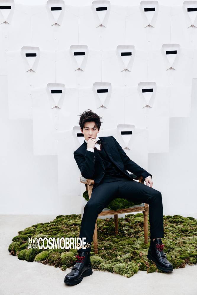 &ldquo;白夜夫妇&rdquo;时尚新娘封面大片 梦幻甜美颜值逆天