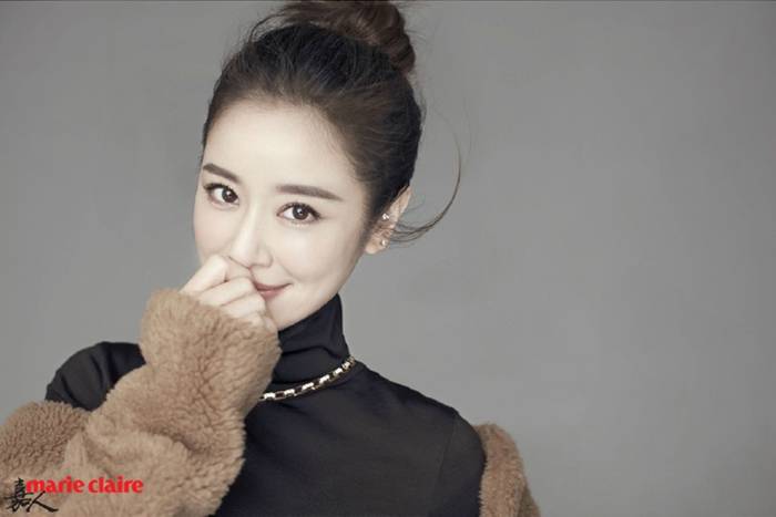 林心如登《嘉人》杂志封面 大秀玉颈美背