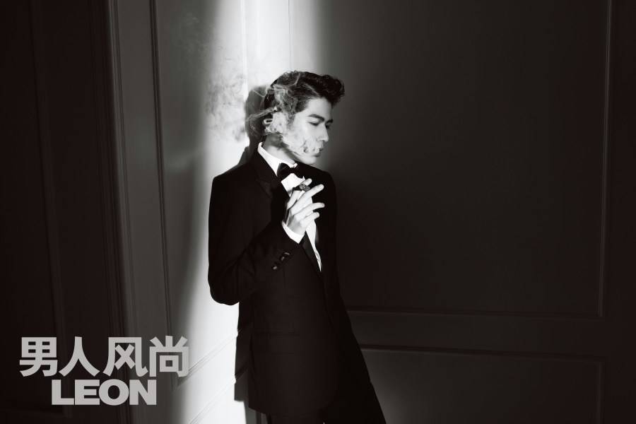 陈学冬杂志黑白复古大片 化身名门&ldquo;贵公子&rdquo;