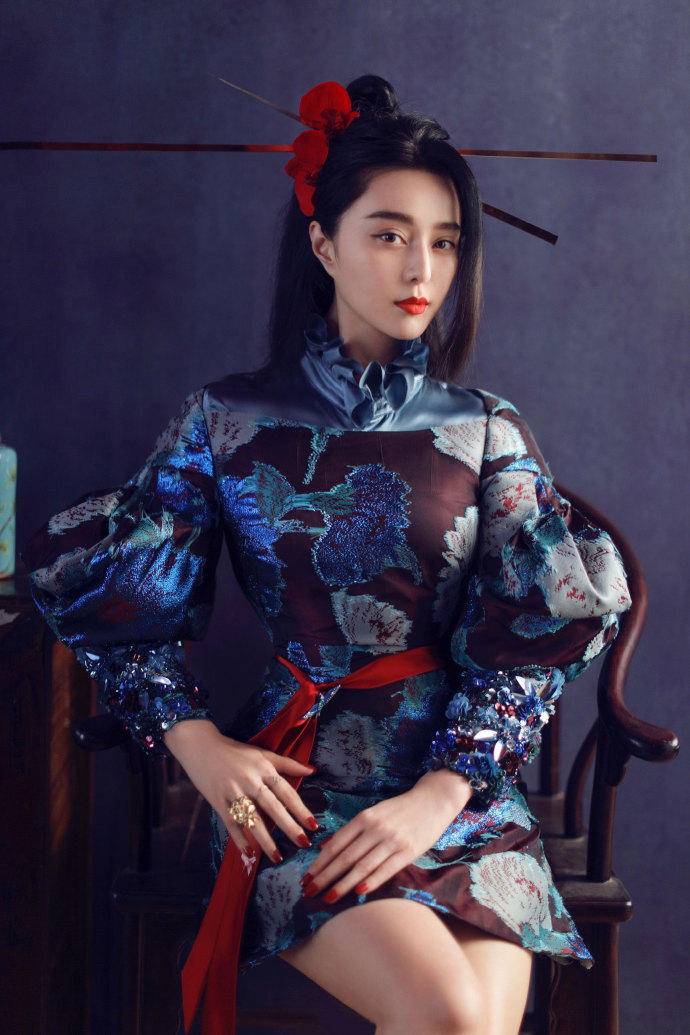 范冰冰最新杂志大片 红唇美背妩媚妖娆