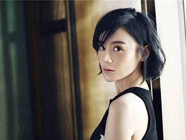 《黑粉》上线 袁姗姗时尚短发发型获青睐