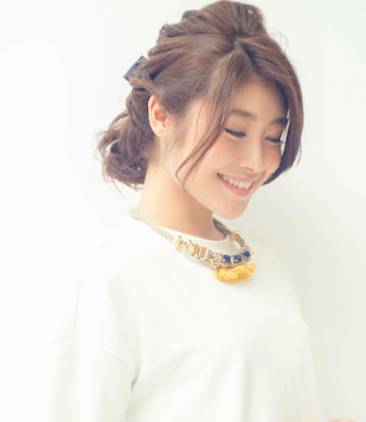 轻熟女气质发型 夏季清新扎法