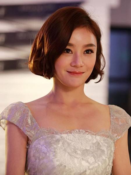 《黑粉》上线 袁姗姗时尚短发发型获青睐