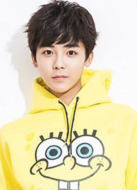 男生刘海发型分享 侯明昊造型青春洋溢