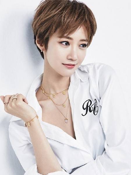 高俊熙短发时尚造型 帅气中又不失温柔