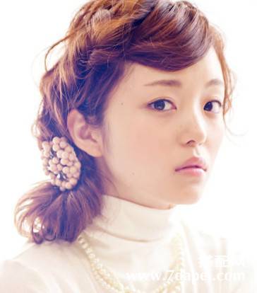 轻熟女气质发型 夏季清新扎法