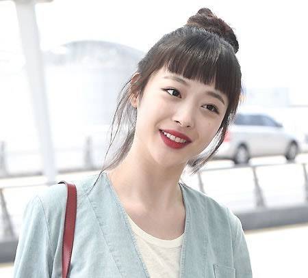 韩国女明星发型 雪莉眉上短刘海丸子头青春洋溢