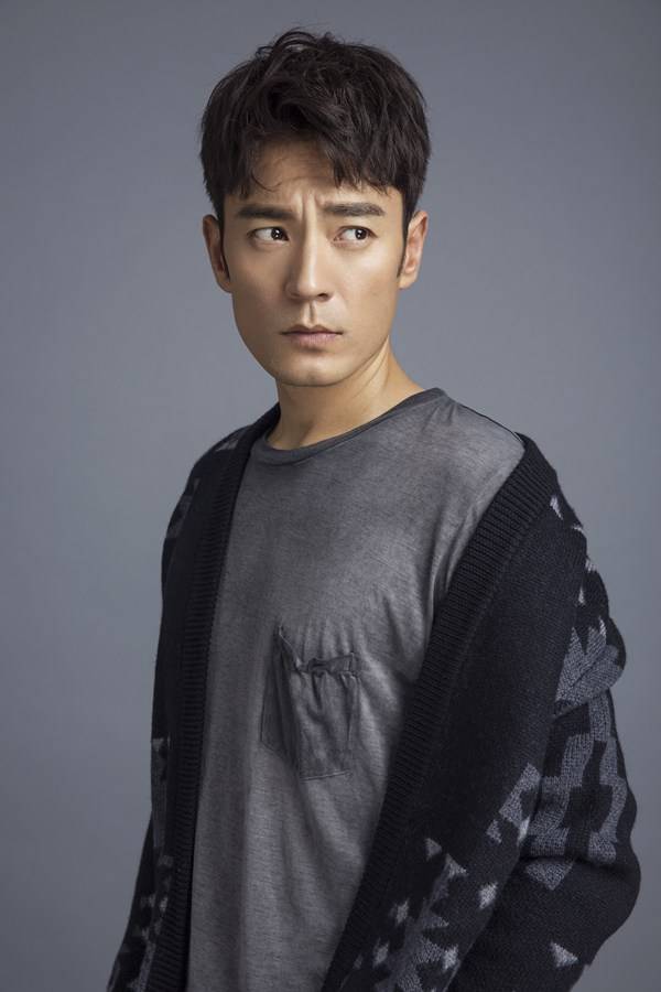 演员李光洁时尚写真图片 肌肉线条完美凸显