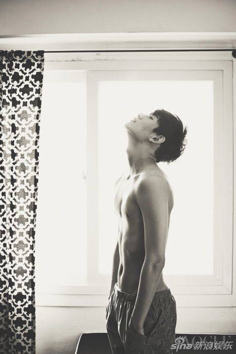 韩国男星金泰焕肌肉写真 大秀身材引迷妹舔屏