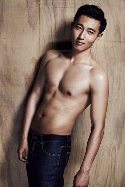 演员王森肌肉写真曝光 阳光少年气息十足
