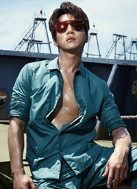 黄致列时尚大片写真照 肌肉猛男展现野性魅力