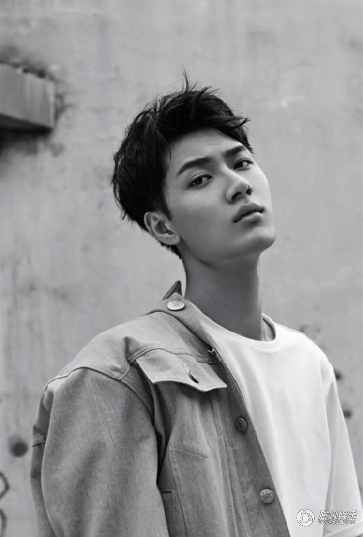 男模陈子由休闲运动风写真帅气逼人