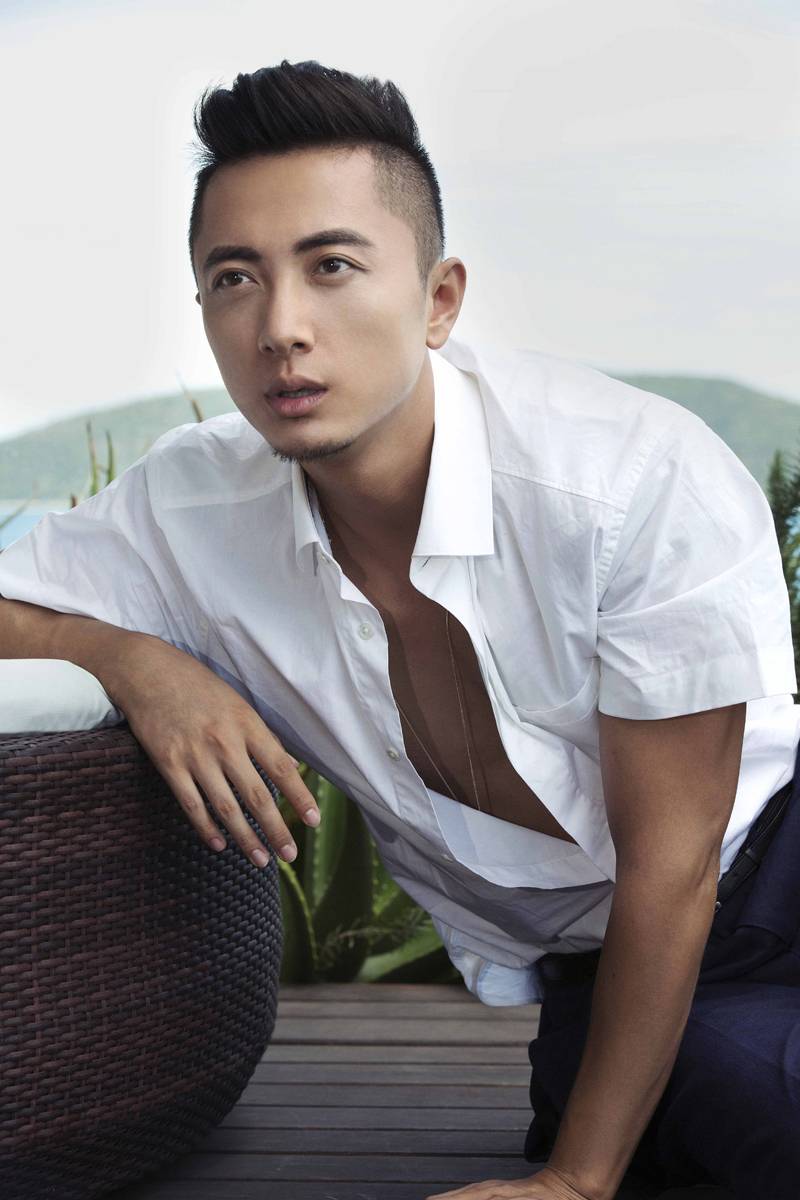 贾景晖肌肉照写真曝光 上演夏日&ldquo;湿身诱惑&rdquo;