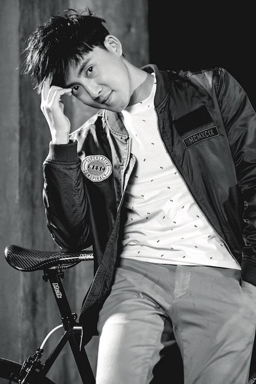 张睿运动写真大片 简约休闲变身活力美少年