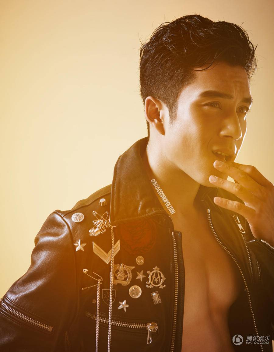 韩东君半裸肌肉写真曝光 大秀腹肌阳刚气质爆棚