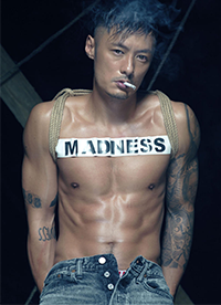 余文乐肌肉线条好man 脱了衣服大玩诱惑