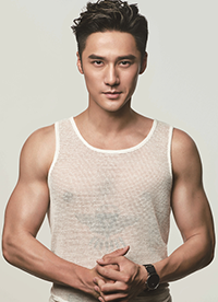 蒋劲夫最新杂志写真大片 健硕肌肉眼神撩人