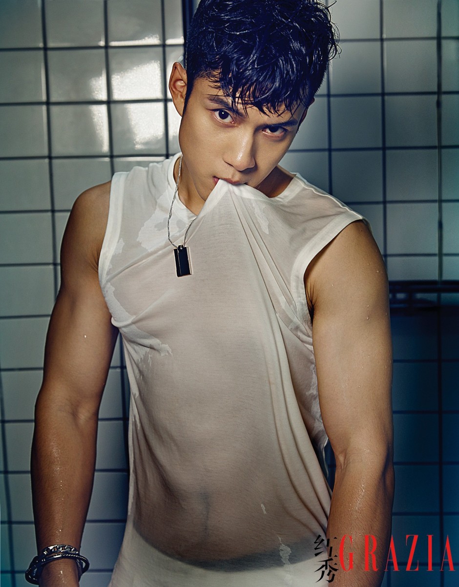 演员韩东君时尚写真 运动湿身肌肉半露引尖叫