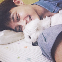 QQ个性阳光型男头像 爱动物的暖男
