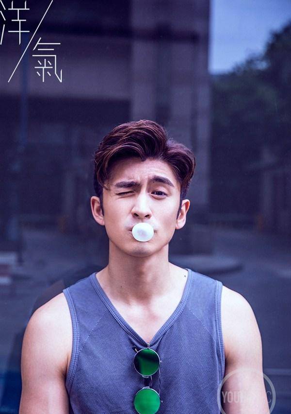 &ldquo;人气小鲜肉&rdquo;张云龙时尚街拍帅照曝光