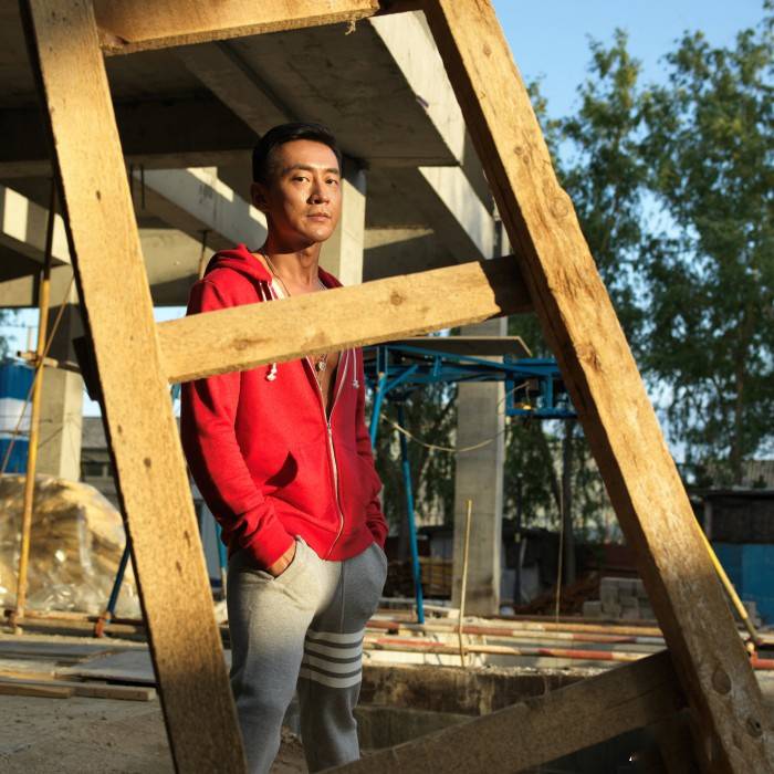 演员霍亚明最新写真 秀健硕肌肉运动力爆表