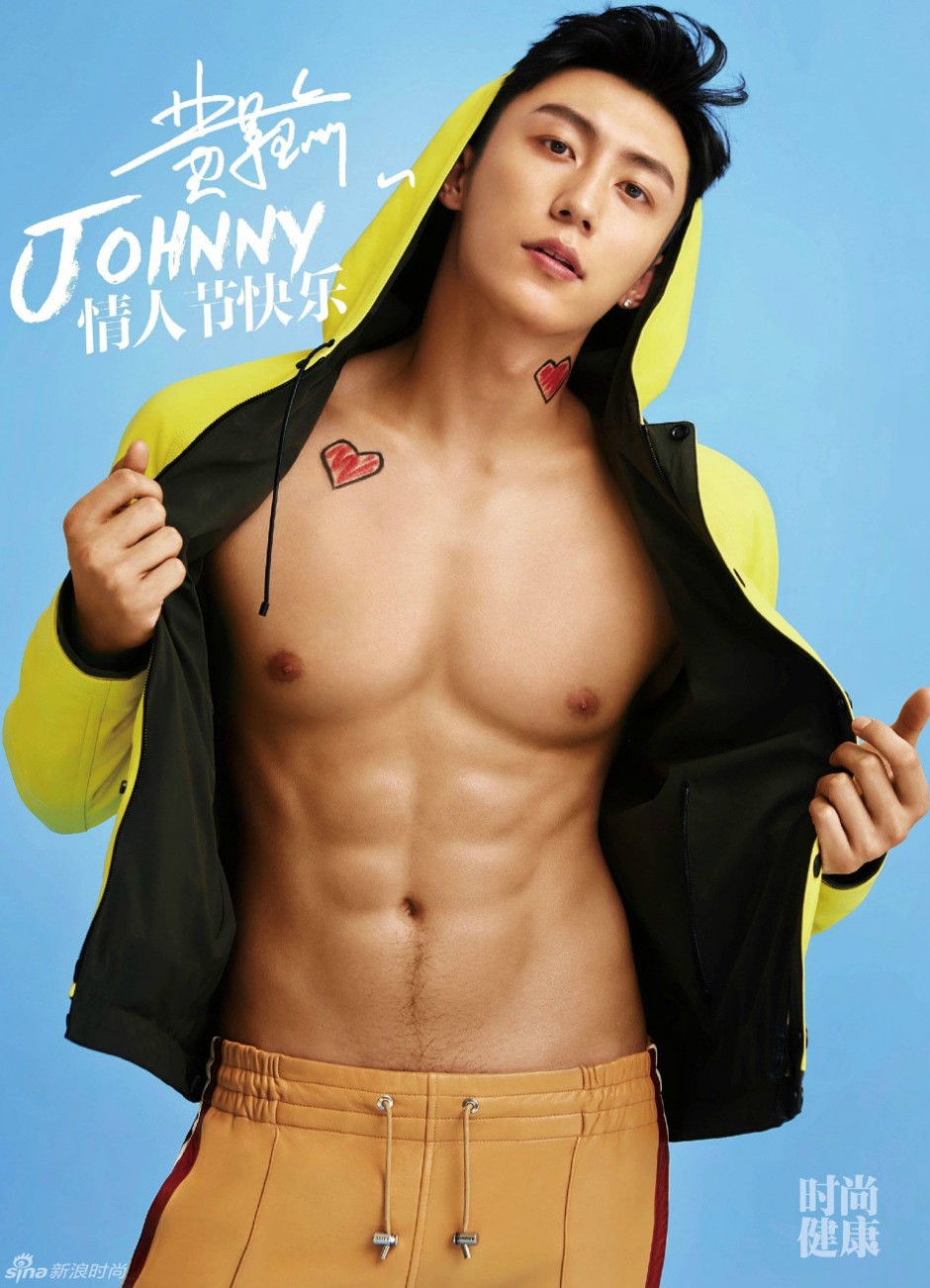 黄景瑜肌肉写真曝光 衣襟大开腹肌尽现